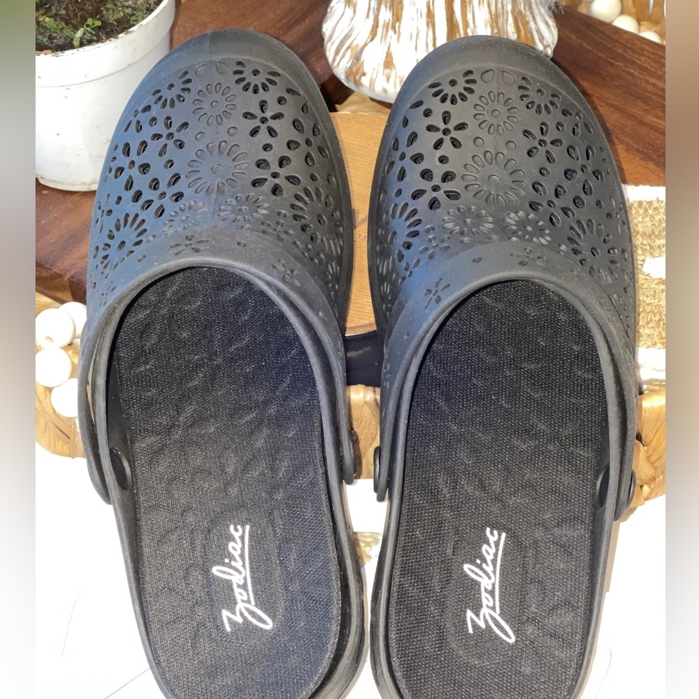ZODIAC Swivel Strap Clogs-Floral In Black 9M - Picture 6 of 12